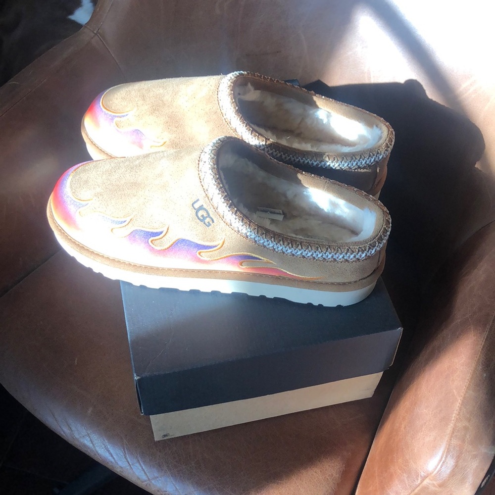 Men’s Uggs slippers, brand new, didn’t fit